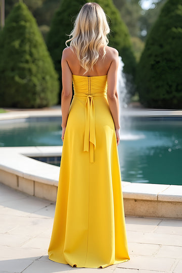 Robe de demoiselle d’honneur fourreau à fente haute fente jaune Sweetheart avec cravate au dos
